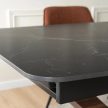 Kihúzható kerámia étkezőasztal 160–200 cm méretben, fekete márvány/dió színben ALICANTE