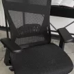 Forgószék ergonomikus kialakítással, fekete színben. LITOS