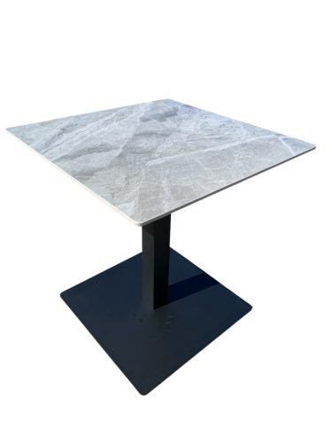 Bisztróasztal szürke márványhatású szinterezett kerámia lappal, 70×70 cm méretben RISTRETTO