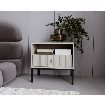   Magas komód kasmír színben fekete elemekkel fekete fogantyúkkal – MAGGIORE MA06