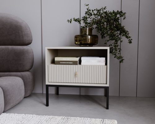 Magas komód kasmír színben fekete elemekkel arany fogantyúkkal – MAGGIORE MA06